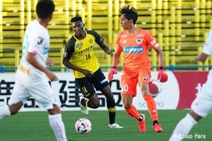 柏に同情する「3週間ぶりの試合」鳥栖GK朴一圭「驚異の守備範囲」原悦生PHOTOギャラリー「サッカー遠近」　柏ー鳥栖の画像