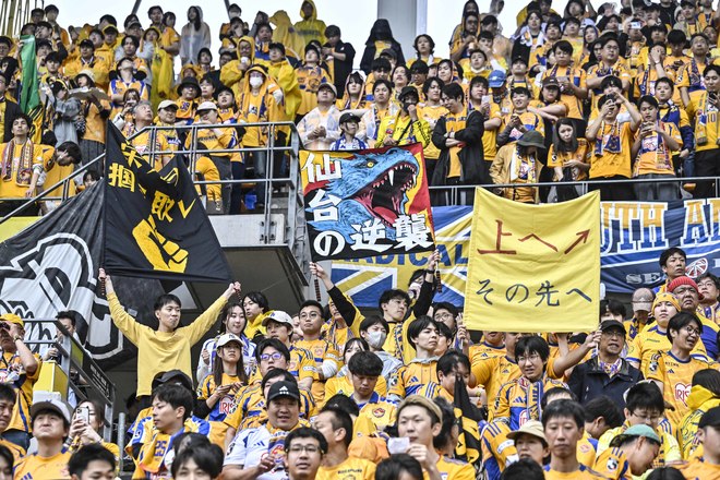 【仙台サポーターアルバム(1)】千葉戦に2000人が駆け付けたベガルタ仙台のサポーター写真99枚！ 雨中で声援鳴り響かせた「ジェフユナイテッド千葉ーベガルタ仙台」の画像063