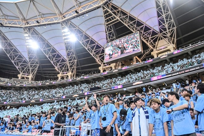 【サポーターアルバム】サウジアラビア・ジェッダ開催のACLE決勝に川崎サポーター700人が集結！ 現地で声援を送ったサポーター写真78枚「アル・アハリー川崎フロンターレ(1)」の画像038