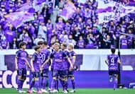 「めっちゃ似合ってる　かわいい」パリ五輪女子金メダリストの地元J1札幌特別ユニフォーム姿に賛辞続々！「超大型補強きたーーー！」「ロングスローでサイドチェンジできそう」などの声の画像