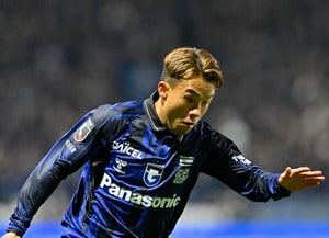 「デルピエロとかアンリみたいなゴールも決めるんか！」G大阪“青黒ソニック”山下諒也が縦突破＆急ブレーキからの右足コントロールショット！「進化してる」「脱帽です」の画像