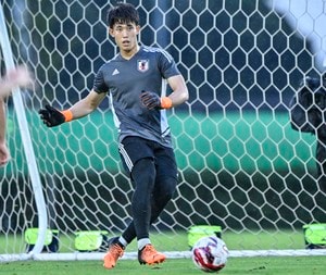 「めちゃくちゃ似合う！」G大阪GK谷晃生が「プーマの日本限定スカジャン」着用写真を公開！ 特製刺繍が入った、ブランドの75周年記念モデルの画像