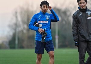 「15秒のトラップうますぎ」「これ有料じゃなくていいんですか」川崎フロンターレの家長昭博と大関友翔が全体トレーニング後に「対面パス」！ ベテラン×ルーキーの「自主練」が話題にの画像