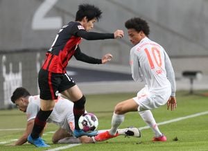 【鎌田大地ゴール】六冠最強バイエルンを1G1A撃破！鎌田の先制点に表れた「信頼と最大の武器」の画像