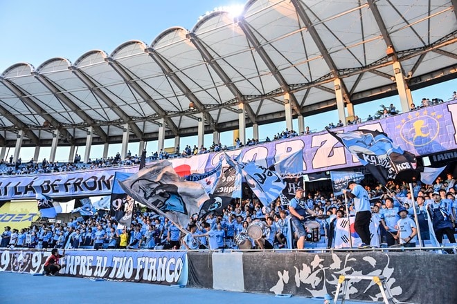 【サポーターアルバム】平日ナイターの試合前から駆け付けた川崎フロンターレのサポーター写真84枚！ 夕日に照らされながらの等々力ショット「川崎フロンターレー横浜FC」の画像004