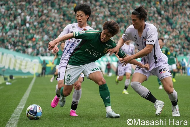 ｢Tokyo is Green｣意地のぶつかり合いとなった“東京ダービー”はスコアレスからのPK決着！東京Vサポーターが掲げた横断幕と歌い上げた｢緑が大好き｣チャント【東京ヴェルディvs FC東京】激闘PHOTOギャラリーの画像002