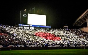 「桔平さまステキすぎる」埼玉スタジアムでの俳優・椎名桔平の日本代表観戦“カメラ目線”ショットが話題！「シブい！カッコいい」「メガネお帽子…とてもお似合い」の声の画像