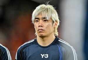 「Tシャツ一枚でも絵になりすぎます！」伊東純也のSランス公式“白Tシャツ”モデルショットに反響！「純也さんステキ過ぎます」「Tシャツ買っちゃいました笑」の声の画像