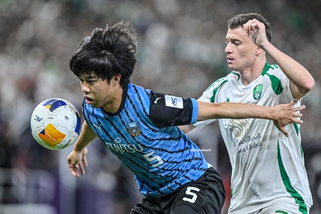 【川崎フロンターレアルバム】ACLE決勝で両SBとして奮闘した佐々木旭の写真40枚！ 試合後に見せた放心状態が表す、すべてを注ぎ込んだ姿「アル・アハリー川崎フロンターレ」の画像018