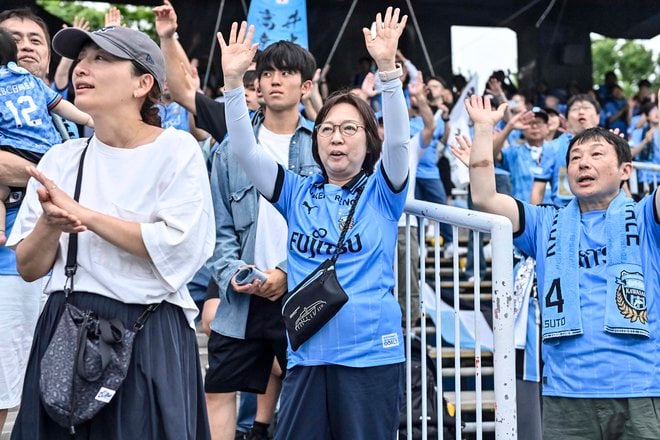 【サポーターアルバム】完封勝利後に笑顔＆万歳見せた「川崎フロンターレの試合後のサポーター写真83枚」！ ホーム連勝を熱狂的サポート「川崎フロンターレーセレッソ大阪」の画像062