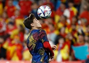 「王子様みたい」バルセロナ3選手の「エレガンスな授賞式動画」が1010万回再生！若手2選手とエースストライカーのタキシード姿が世界中で大反響！ の画像