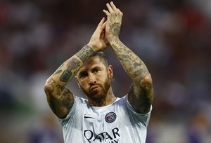 「美しい！」パリ・サンジェルマンのサッカースペイン代表DFセルヒオ・ラモスの「ライオンタトゥーが光る新動画」が話題！ 荒々しいドリブル披露に「野獣を解き放った」の声の画像