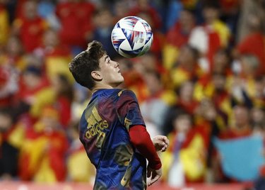 王子様みたい バルセロナ3選手の エレガンスな授賞式動画 が1010万回再生 若手2選手とエースストライカーのタキシード姿が世界中で大反響 サッカー批評web 王子様みたい バルセロナ3選手の エレガンスな授賞式動画 が1010万回再生 若手2選手とエースストライカーのタキシード姿が世界中で大反響 サッカー批評web