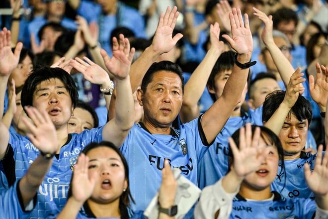 【サポーターアルバム】浦和相手に連勝止まるも、悔しさを声援に変えた「川崎フロンターレのサポーターの試合後の写真41枚！「川崎フロンターレー浦和レッズ」の画像007