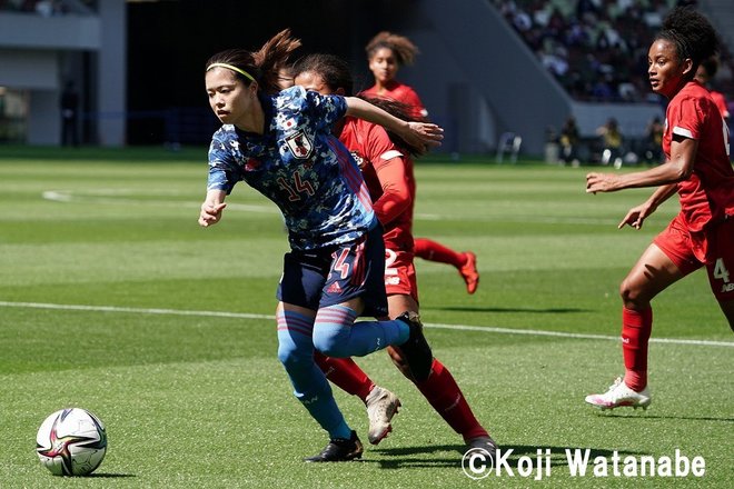 【日本女子代表考察】澤穂希の後継者となり得る長谷川唯が示した存在感【新たな姿への変化をうかがわせた「なでしこジャパン」】(1)の画像