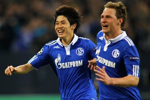 ｢めっちゃアルビレックス｣内田篤人も所属した名門シャルケの“サードユニ”に日本ファンが反応！｢サード、オレンジ?!｣｢清水エスパルスにしか見えません｣の声の画像