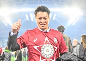 【神戸のJ1優勝につながった吉田監督の決断(1)】2022年シーズンの残り8試合で選んだ、「バルサ化」と対極にあるハイプレス戦法…「どのようにすれば勝てるのか」の自問の画像