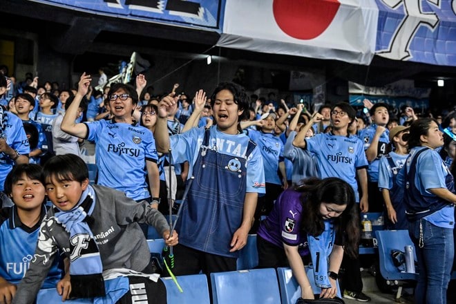 【サポーターアルバム】水曜開催の横浜FC戦に2万人が駆け付けた川崎フロンターレのサポーター写真47枚！ 勝利後の笑顔ショット「川崎フロンターレー横浜FC」の画像026