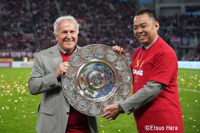 常勝軍団を復活させた2人！抱き合った新旧の指揮官！最後まで戦い続けた優磨！観客席を赤く染めたサポーターたち！茨城県はJ1、J2同時優勝！【鹿島アントラーズvs横浜Ｆ･マリノス】原悦生PHOTOギャラリーの画像011