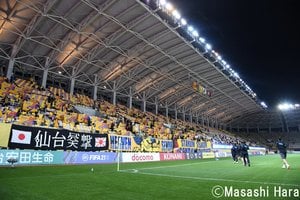 「ベガルタ仙台」サポーター“激励と無反応”の意味　仙台ー神戸　PHOTOギャラリー「ピッチの焦点」の画像