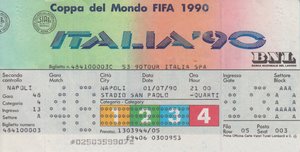 後藤健生の「蹴球放浪記」第179回「ラテン系の国では子どもはノーチェック（だった）」の巻(1)メキシコの記者席に派手めのお姉さんが鎮座していた謎の画像