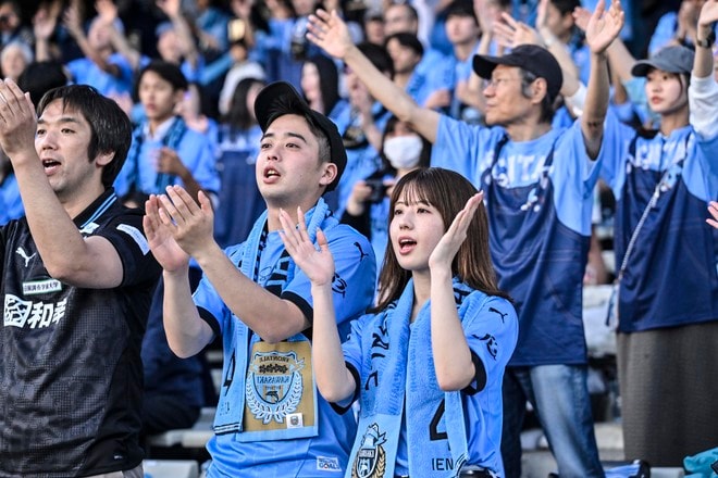 【サポーターアルバム】平日ナイターの試合前から駆け付けた川崎フロンターレのサポーター写真84枚！ 夕日に照らされながらの等々力ショット「川崎フロンターレー横浜FC」の画像032