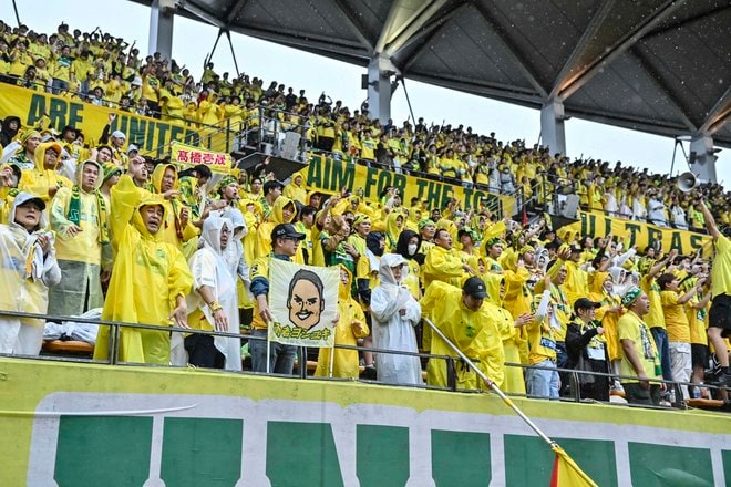 【千葉サポーターアルバム】雨の中で首位堅持のチームを後押しした「ジェフユナイテッド千葉のサポーター写真99枚」！ ゴール裏の熱狂ショット「ジェフユナイテッド千葉ーベガルタ仙台」の画像087