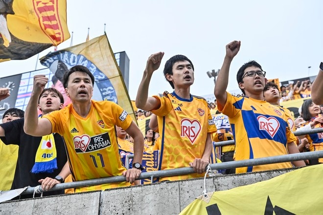 【サポーターアルバム】敵地で完敗も、試合後に大きな声で鼓舞したベガルタ仙台のサポーター写真63枚！ 人数＆声量で圧巻！！「ＲＢ大宮アルディージャーベガルタ仙台」の画像050