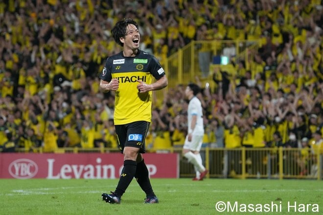 奏功した日本代表FWの投入タイミング！｢誰も、何もあきらめることなく、信じてプレーしてくれた｣柏ロドリゲス監督が誇った日立台での“歴史的”逆転勝利【柏レイソルvs川崎フロンターレ】激闘PHOTOギャラリーの画像009