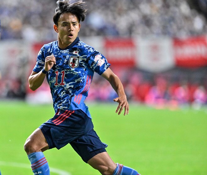 サッカー日本代表・久保建英がレアル・ソシエダ移籍で 「背番号&カッコイイと話題の新ユニフォーム」姿を披露! 交渉難航の末に結んだ5年契約【動画】の画像