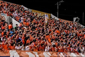 「これも即完売の予感」J1昇格のアルビレックス新潟が「ゴールドの限定Tシャツ」緊急販売！ サポーター待望の商品に、グッズ担当者に「ありがとうございます」の嵐！の画像