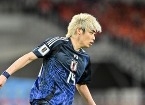 「素晴らしいボレー！」「まさに稲妻」Sランス伊東純也の“超絶イナズマ反応”の右足ダイレクトボレー弾に反響！「ズバッと決めた」「めちゃくちゃかっこいいゴール」の声の画像