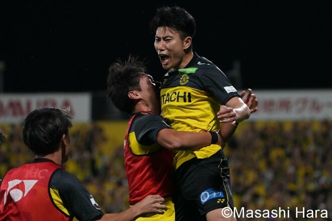 奏功した日本代表FWの投入タイミング！｢誰も、何もあきらめることなく、信じてプレーしてくれた｣柏ロドリゲス監督が誇った日立台での“歴史的”逆転勝利【柏レイソルvs川崎フロンターレ】激闘PHOTOギャラリーの画像007