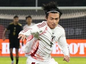  日本代表FW上田綺世の強烈ヘッド弾が疑惑の判定で“幻のゴール”に！｢何が取消なんや！｣｢誰のファウル??｣主審のハーフタイム謝罪報道もの画像