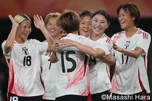 なでしこが2戦連続の8得点！ 攻撃をリードして得点も決めた塩越柚歩が笑顔で仲間を祝福！背番号10もゴールに歓喜！ 最終戦の相手にいる日本からの帰化選手3人もチェック！【日本女子代表vsベトナム女子代表】激闘PHOTOギャラリーの画像