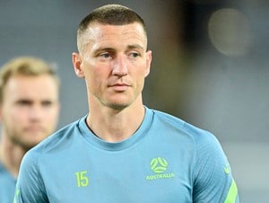 「曲がり方が異様やん」FC町田ゼルビアの"ワールドカップ戦士"ミッチェル・デュークが見せた「極上シュート技術」が反響！ 「別球種の2発」で同僚とファンを唸らせるの画像