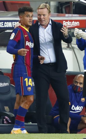 衝撃プレー！　バルセロナ・コウチーニョが「12人目のビジャレアル選手」を股抜き突破！の画像