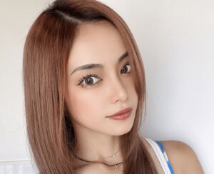 ｢顔面最強｣噂の美人すぎるW杯サポーター、“10年ぶりの金髪ショート”で劇的イメチェン｢可愛さ増し増しですね｣｢整いすぎです｣と大好評！の画像