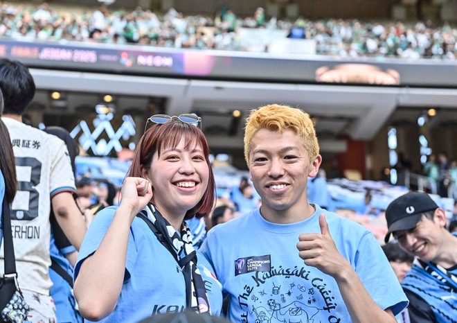 【サポーターアルバム】アジア青覇を果たすべく700人の川崎サポーターがACLE決勝に駆け付けた！ 現地で声援を送ったサポーター写真72枚「アル・アハリー川崎フロンターレ(2)」の画像035