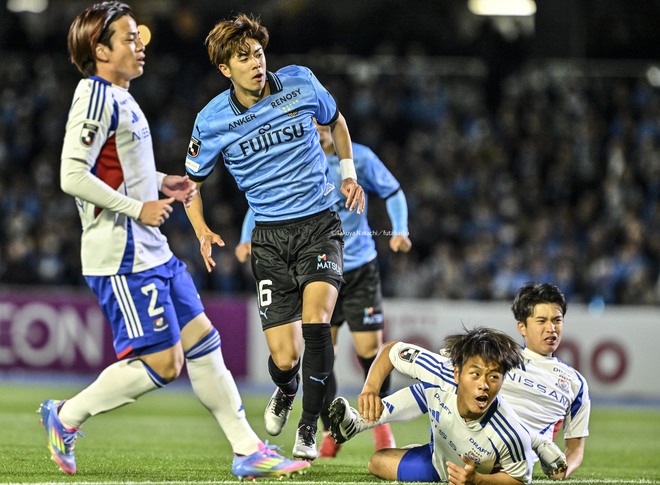 「これから日本サッカー界の宝になる選手」川崎が誇るU20日本代表10番のJ1初ゴールが2万人超え観客を熱狂！「これからの成長がほんと楽しみな選手や！」「これはえぐすぎ!!」の声の画像001