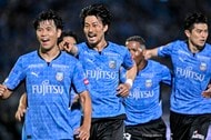 ポーランド代表FWレバンドフスキは「古巣相手」に決定機逸脱…バイエルンがバルセロナに2-0勝利! 同一カード5連勝を記録の画像