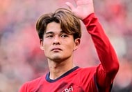 「ヤバイ欲しい…」「英語だとこうなるのか!」南葛SC限定発売の“止めて蹴る”の風間Tシャツのデザインが秀逸! モデル写真に「御本人だった!」と驚きの声もの画像