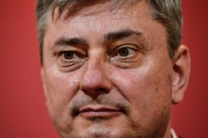 浦和レッズのマチェイ・スコルジャ新監督が「身長高すぎない?」と話題に！ 190cmを誇るGK鈴木彩艶との「横並び写真」が反響呼ぶの画像