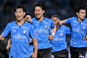 「キレと駆け引きのうまさは感動もの」川崎フロンターレFW家長昭博の「圧倒的ボールキープ動画集」が大反響！ 「こんなの間近で見てたら、三笘もキレキレになるわな」と、サッカー日本代表・三笘薫への影響を指摘する声もの画像