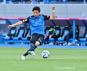 300試合出場の小林悠「カメラマンが求めた“指で300ポーズ”」は想定済だった!?の画像