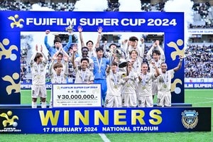 「これは画像も動画もズルいです」人気モデルが公開したJ1川崎を応援するための「現地観戦ショット＆フリフリ祝福動画」がかわいい！「感動」と綴った選手との“縁”も明かすの画像