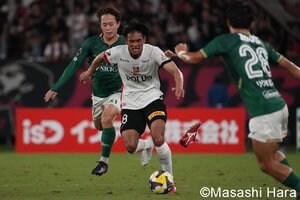 ｢悪くない“オーケーゲーム”｣司令塔サミュエル・グスタフソンが振り返るも…対照的だった両サポーターの反応【東京ヴェルディｖｓ浦和レッズ】激闘PHOTOギャラリーの画像