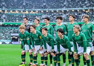 「始祖鳥＋太陽カッコ良すぎる」J1東京Vの「浦和戦限定・特別ユニ」にファン興奮！「反則だよ」「コレ来年のユニでいいよ!!」などの声の画像