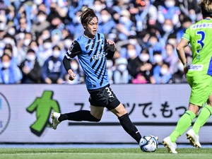 「よくボールに足当てたと思った」川崎DF大南の危機一髪「快足スライディング」動画に感謝の声！ 相手FWに追いつくスピードに、「本当速かった…」の画像