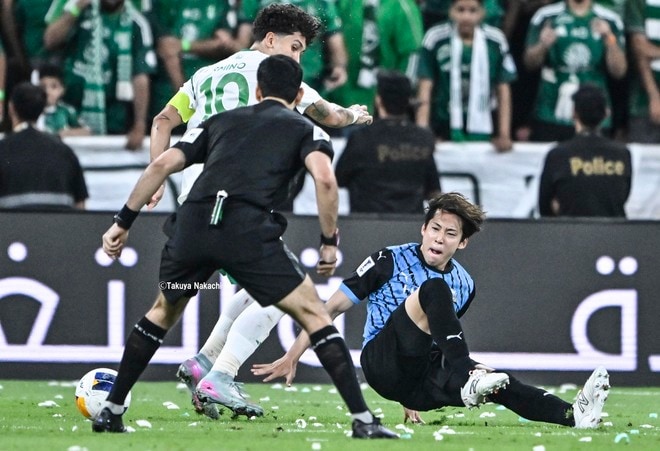 【川崎フロンターレアルバム】ACLE決勝で無念の負傷交代した三浦颯太の写真31枚！ 出場を続けた気迫の左SBのピッチ内外の姿「アル・アハリー川崎フロンターレ」の画像004